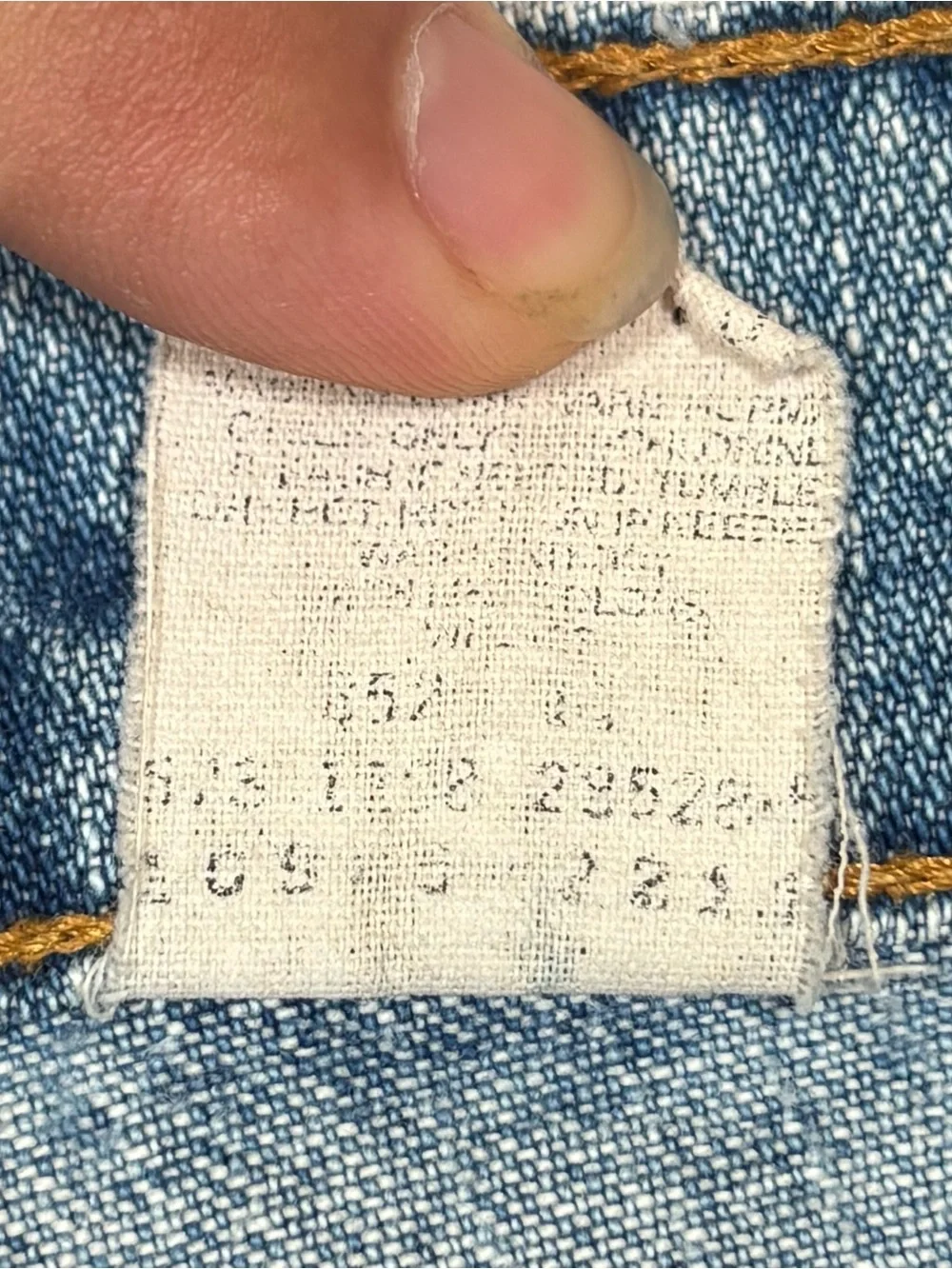 Vintage 90s Levi’s 565 Wide Leg Light Wash Jeans 30x29